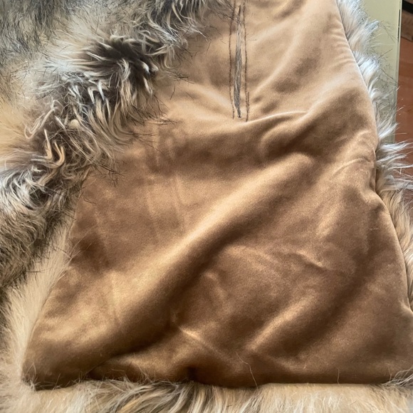 Canadian faux fox fur bridal wrap . Gorgeous quality . Royal scout co. Sold out. - Picture 8 of 8